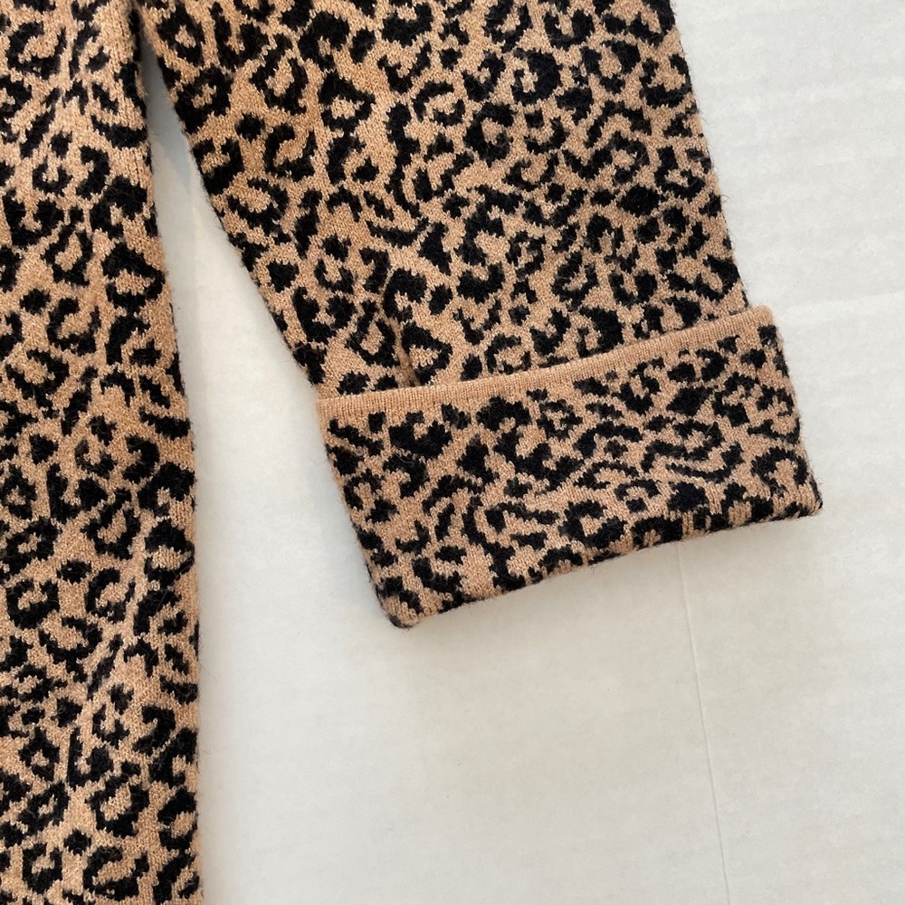 Tahari Leopard Print Knit Sweater size XS EUC - Picture 5 of 9